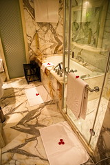 bathroom Taj Club Room, Taj Mahal Palace Hotel
