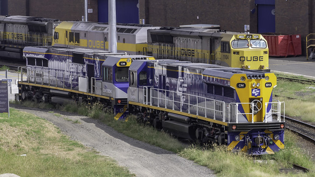 CFCLA locos CM3314 and CM3304 looking quite fresh after recent repaint.