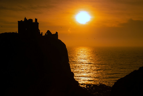 aberdeen aberdeenshire stonehaven dunnottar dunnottarcastle sunrise sunset sun red sky landscape silhouette canon canon5d eos