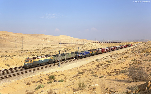 Israel Railways 706, 719T+615 und 722T+701 Mamshit Junction