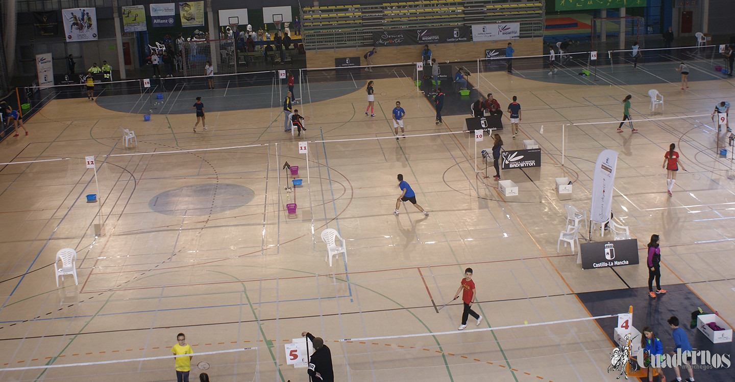 tomelloso-celebra-el-campeonato-regional-de-badminton-en-edad-escolar-12