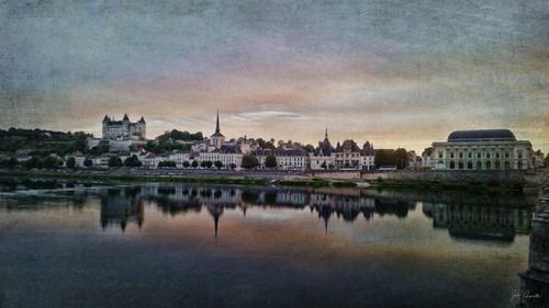 Saumur at sunset by jewelea, Where we spent a few wonderful days in the bel appartement of a bon ami français.
My thanks for two