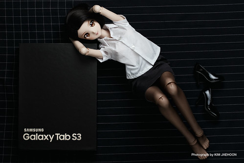 artificial doll highangleview bjd unboxing artistsontumblr tablet originalphotographers indoors balljointeddoll photographersontumblr highheels studioshot suit businesswoman mangastyle smartdoll photography stilllife toy beauty melody colorimage incheon southkorea kr
