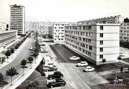 60 BEAUVAIS. le quartier de la Soie-Vauban est quasiment uniquement composé de logements sociaux qui ont été construits dans les années 60. la ville veut changer l’image de ce quartier, | by Mémoire2Cité vol 32