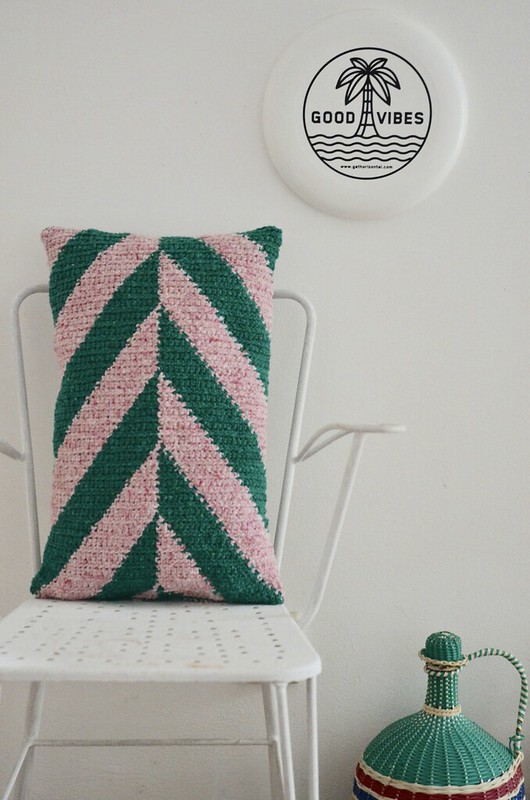 chevron pillow pattern - green & pink