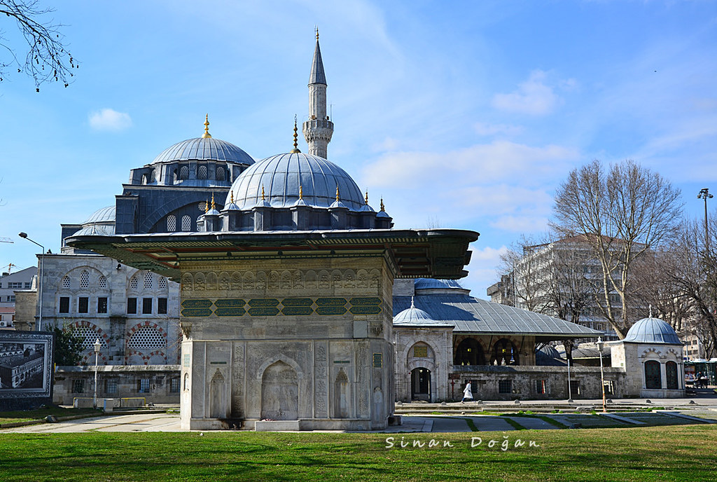 Топ хане. Топхане Стамбул дворец. Мечеть Топхане Стамбул. Фонтан Топхане в Стамбуле. Бурса Турция парк Топхане.