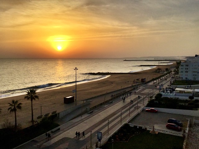 Coucher de soleil  .Quarteira . Algarve .Portugal