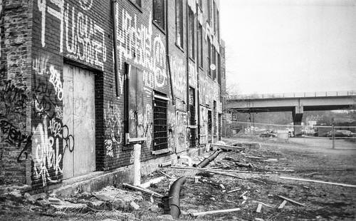 warehouse abandoned architecture urbandecay urbanlandscape graffiti fences overpass riverdistrict asheville northcarolina eastmankodakno2bullseyemodeld fomaretropan320 hc110developer boxcamera adapted120 film monochrome monochromatic blackandwhite