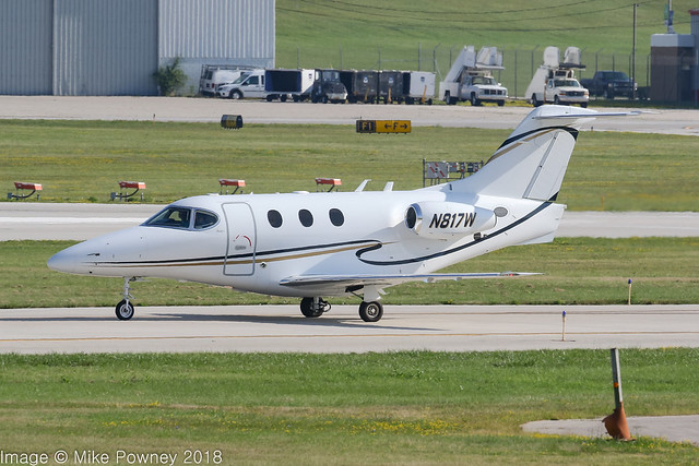 N817W - 2004 build Raytheon 390 Premier I, taxiing to parking shortly after arrival at Milwaukee