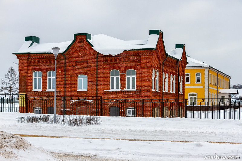 Здания на территории собора Александра Невского, Нижний Новгород