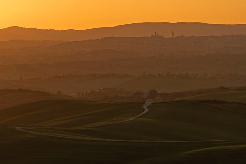 landscape paesaggio toscana tuscany italy italia siena sitetransitorie sunset tramonto mucigliani hills colline campagnatoscana cretesenesi asciano nikond500 nikon d500 rollinghills