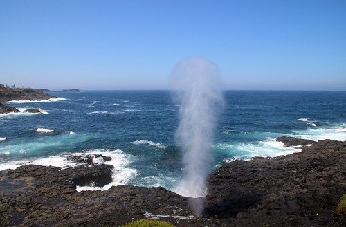 blowhole littleblowhole kiama nsw australia rocks vapour spirt sea ocean waves