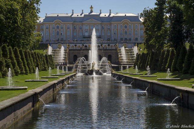 Palacio Peterhof, Cascada Seca y Fuente de Sansón