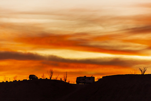 borregosprings california unitedstates us anzaborrego anzaborregodesertstatepark silhouette camper rv trailer camping campsite desert sandiego sunset orange red sky clouds
