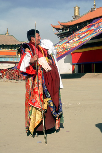 ngawa sichuan china chn kirti gonpa peaceonearthorg ceremony festival monlam monk monastery tibetan aba kodak e100vs chenmo ektachrome