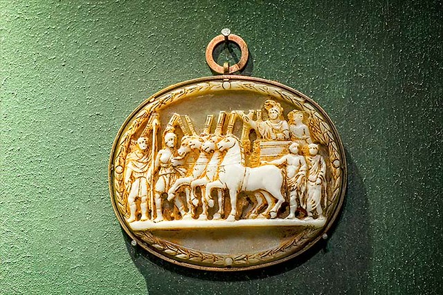 Cameo_Victorious_general_4thCE_Museo_Correr_720X480