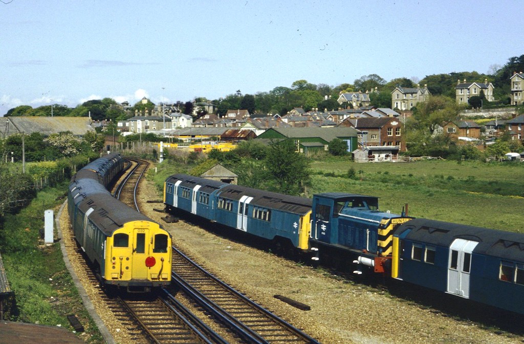 Class 486 British Rail diesel loco 97803 and electric unit 032 Ryde | Flickr