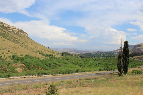 clarens freestate southafrica free state south africa windyroads windyroad windy roads road street streets mountains mountain greenery green nature outdoors travel travelling