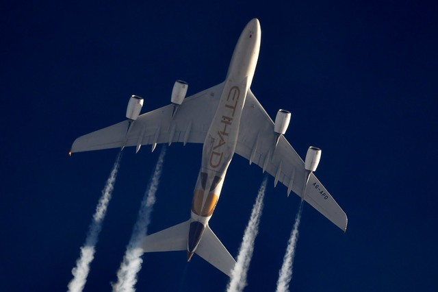 Etihad Airways Airbus A380-861 A6-APD