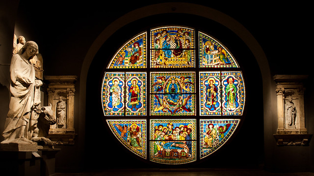 Le vitrail du Duomo exposé au musée.