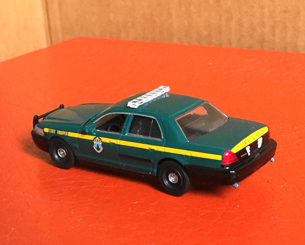 Modellino Ford Crown Victoria Polizia 1:64 - 596 Rosso, Vermont State Trooper, Edizione Limitata 2025