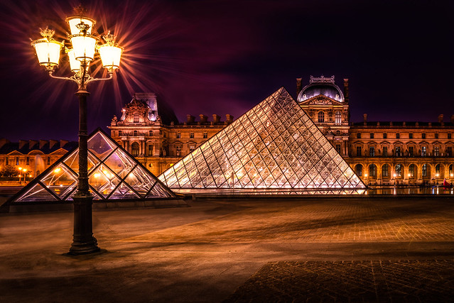 I wonder if the people that live in Paris are aware how lucky they are with all these beautiful sights in their city. Here an oldie of mine of the Louvre at night with a nice streetpost.