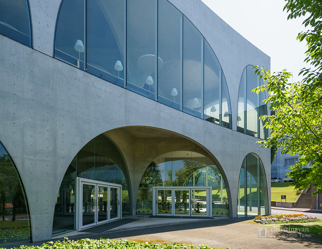 Exterior view of Tama Art University, library (多摩美術大学図書館)