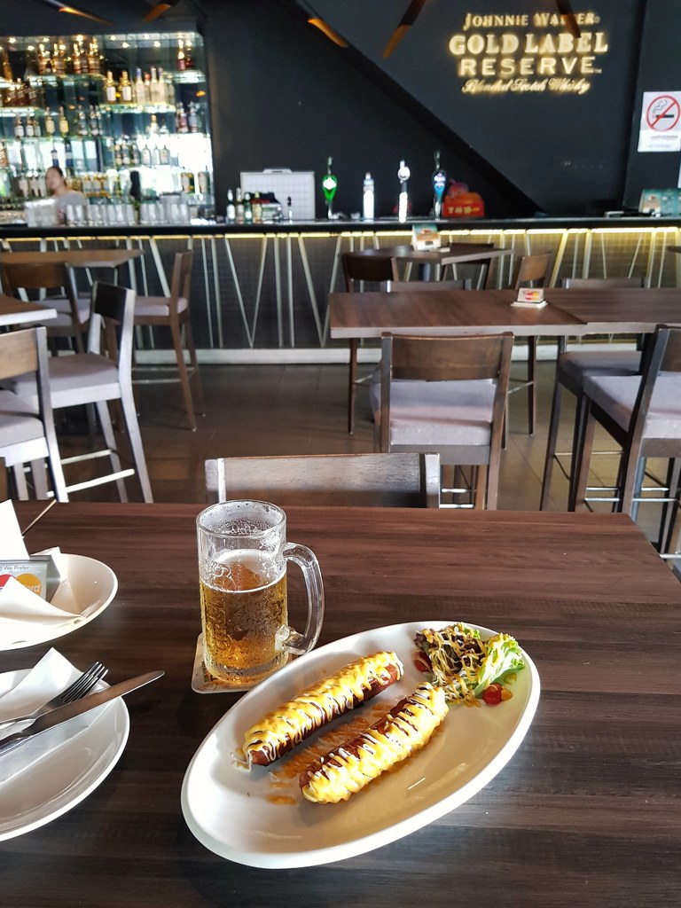 烧烤德国香肠 BBQ German Sausage rm$17.80 & 嘉士伯啤酒 Carlsberrg rm$13.80 @ The Seven Bar & Bistro at Bandar Puteri Puchong