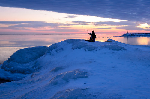 nikon nikond5100 meaford fishing fisherman dawn sunrise winter snow ice greatlakes georgianbay ontario silhouette bluehour