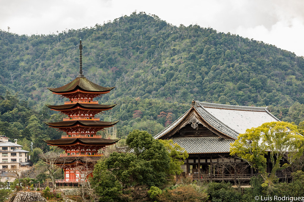 Pagoda de cinco pisos y salón Senjokaku