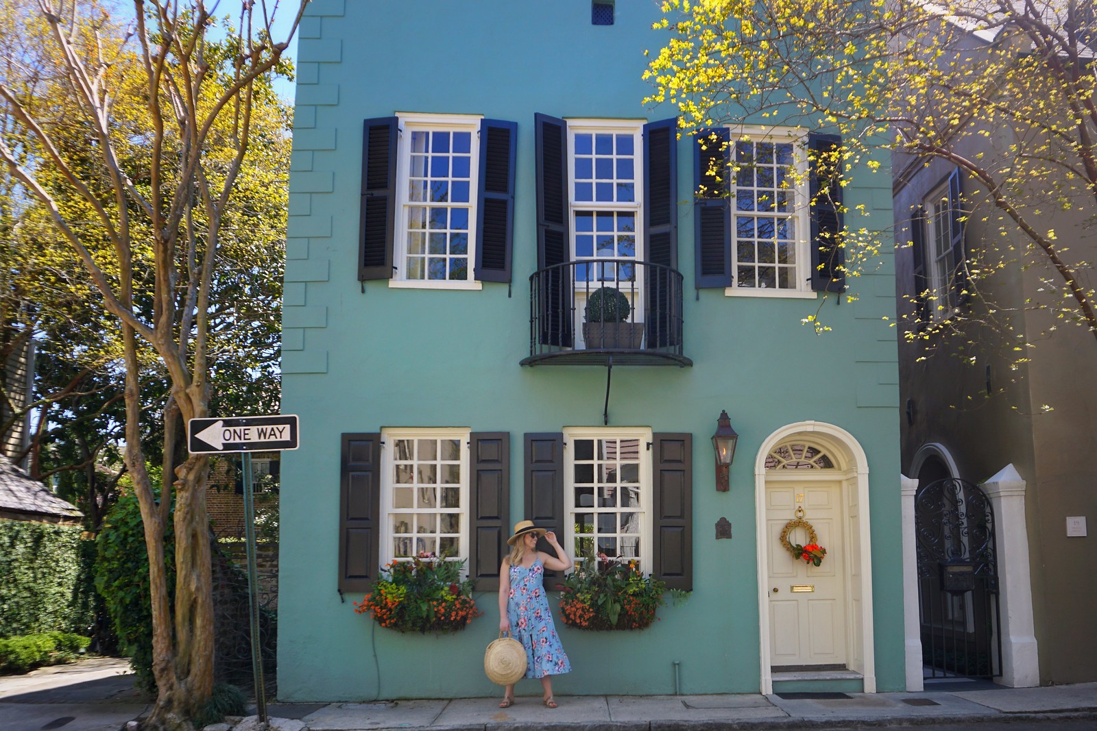 Most Beautiful Houses of Charleston | Colorful Houses of Charleston | What to do in Charleston | First Timer's Guide to 3 Days in Charleston South Carolina | Charleston Travel Guide | Best Things to do in Charleston | Best Places to visit in Charleston | Colorful Doors of Charleston