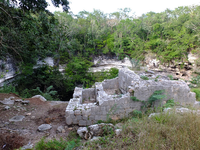Cenote Sagrado – Der heilige „Brunnen“. Mexiko, Yucatan, Chichén-Itzá