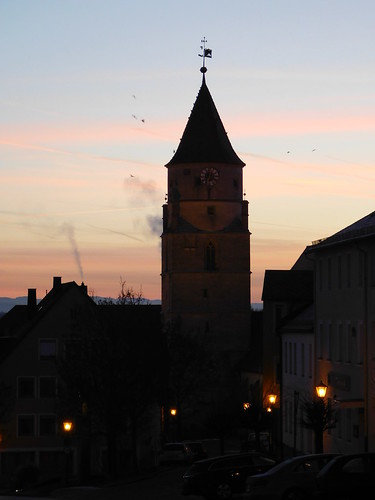 eschenbach oberpfalz upperpalatinate church kirche st laurentius kirchturm lichter lights strassenlaternen sunrise sonnenaufgang morgenrot stadtberg himmel sky