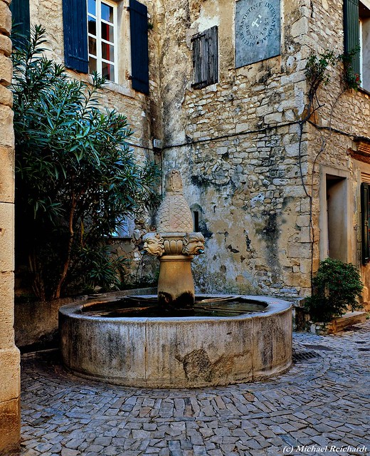 Alter Brunnen in Seguret Vaucluse