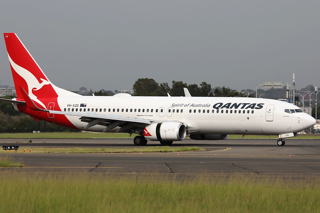 Qantas Airways B737-800 VH-XZD landing SYD/YSSY
