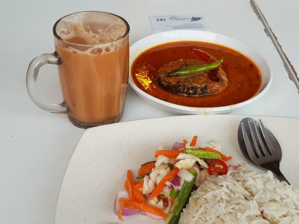Nasi Dagang w/Ikan Tongkol rm$10.50 & Teh Tarik rm$2.20 @ Restoran Gamelan in Oasis Square, PJ Ara Damansara
