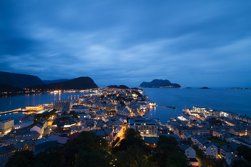 ålesund town møreogromsdal sunnmøre seaport artnouveauarchitecture shipping harbour havn jugendstil artnouveau sea canal water reflections architecture beautiful buildings norway norway2018 dusk bluehour cityscape nightscape night pano panorama canoneos7d august summer mountaksla aksla viewpoint 418steps