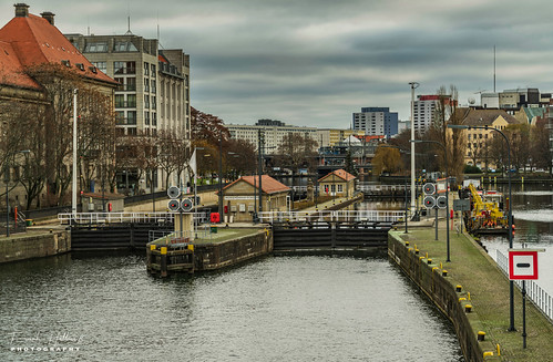 View of the Mühlendamm lock in Berlin-Mitte by Frank Hellmiß2010, Blick auf die Mühlendammschleuse in Berlin-Mitte

Die Mühlendammschleuse in Berlin befindet sich im 