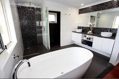 Bath Shower Screen Installation Gold Coast