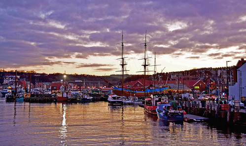 whitbyharbour whitby harbour holidays holiday harbourside dusk nightfall nightsky winter sea riveresk christmas nature outdoors northyorkshire fishingboats fishingvessels boats newquayroad
