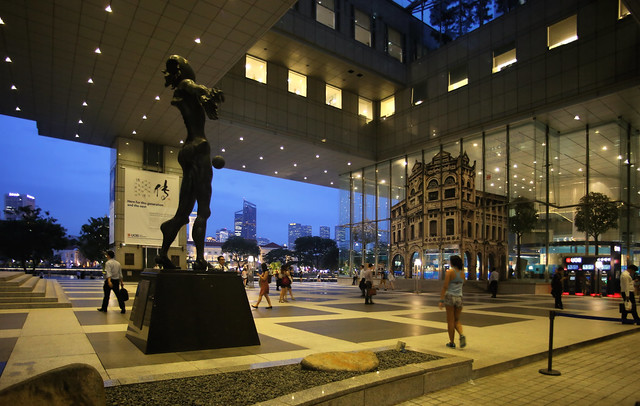 Strolling thru the Financial hub of Singapore