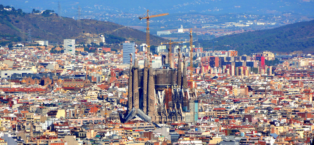 Barcelona and the Sagrada Famillia | Looking over the city o… | Flickr