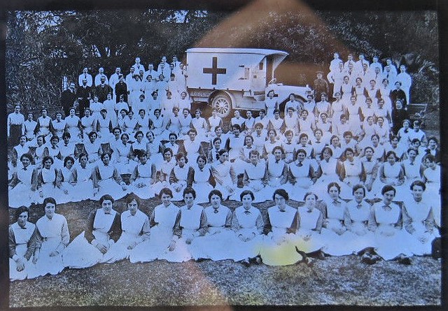WW1 Australian nurses and doctors with ambulance