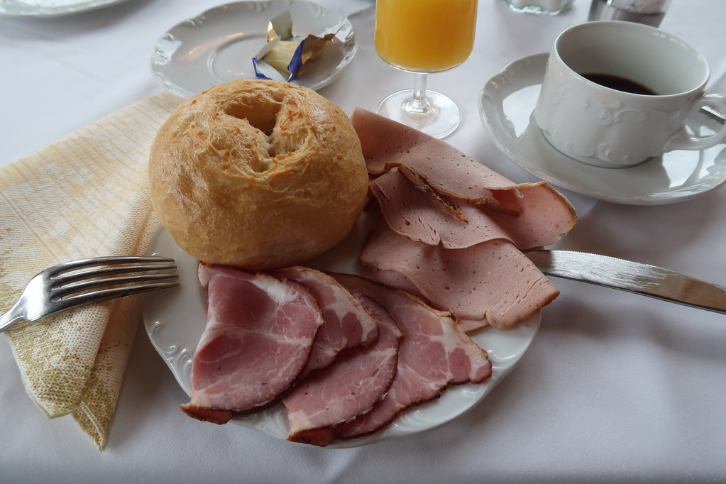 Bayrischer Wurstaufschnitt mit Semmel | vom Frühstücksbuffet… | Flickr