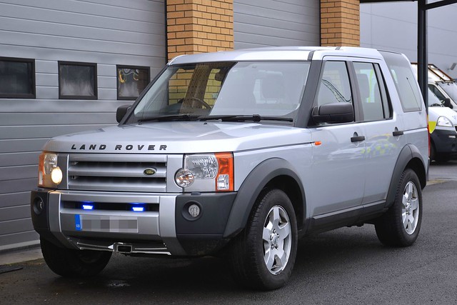 Unmarked Land Rover Discovery