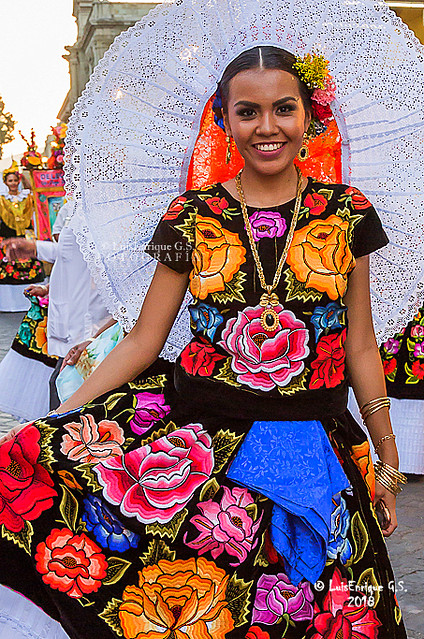 Istmeña - Tehuana - Guelaguetza 2018 - Desfile de las Delegaciones - Oaxaca - México