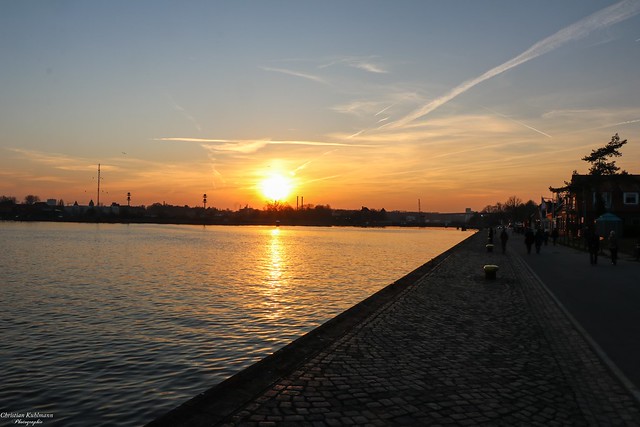 Sonnenuntergang am Tiessenkai Kiel-Holtenau  Sunset at the Tiessenkai Kiel-Holtenau