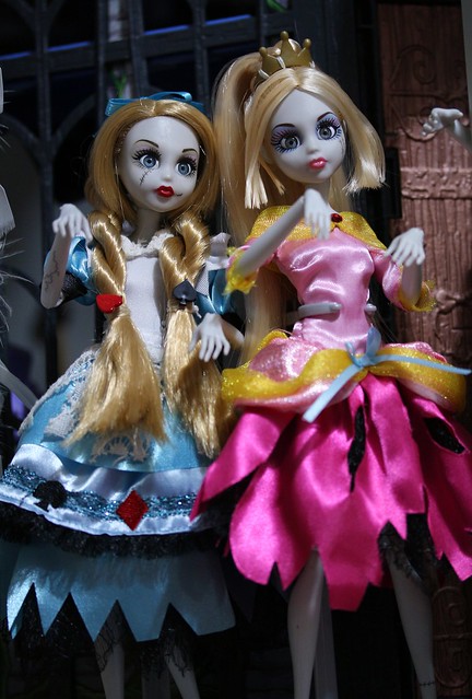 Alice and Cinderella zombified