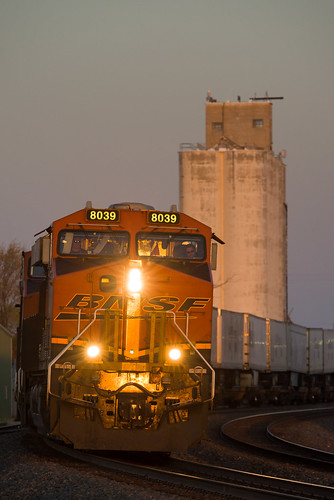 bnsf train railroad intermodal firstlight sunrise goldenhour goldenminute grainelevator canyon tx texas panhandle nikond800 sigma400mmf56apotelemacro