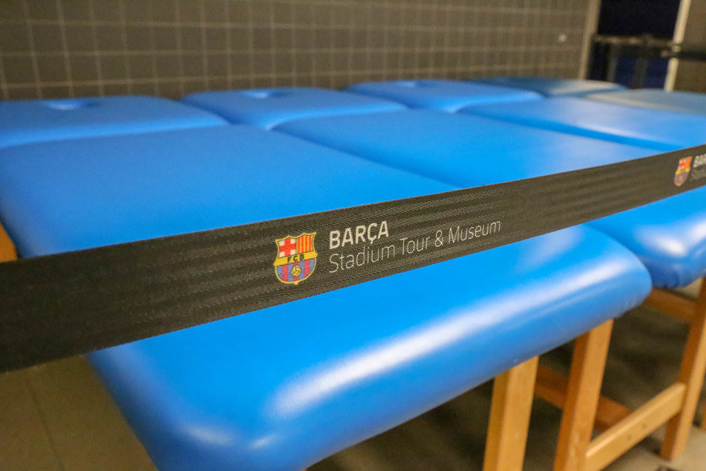 Blaue Massageliegen des Fußballvereins FC Barcelona sind T… - Flickr